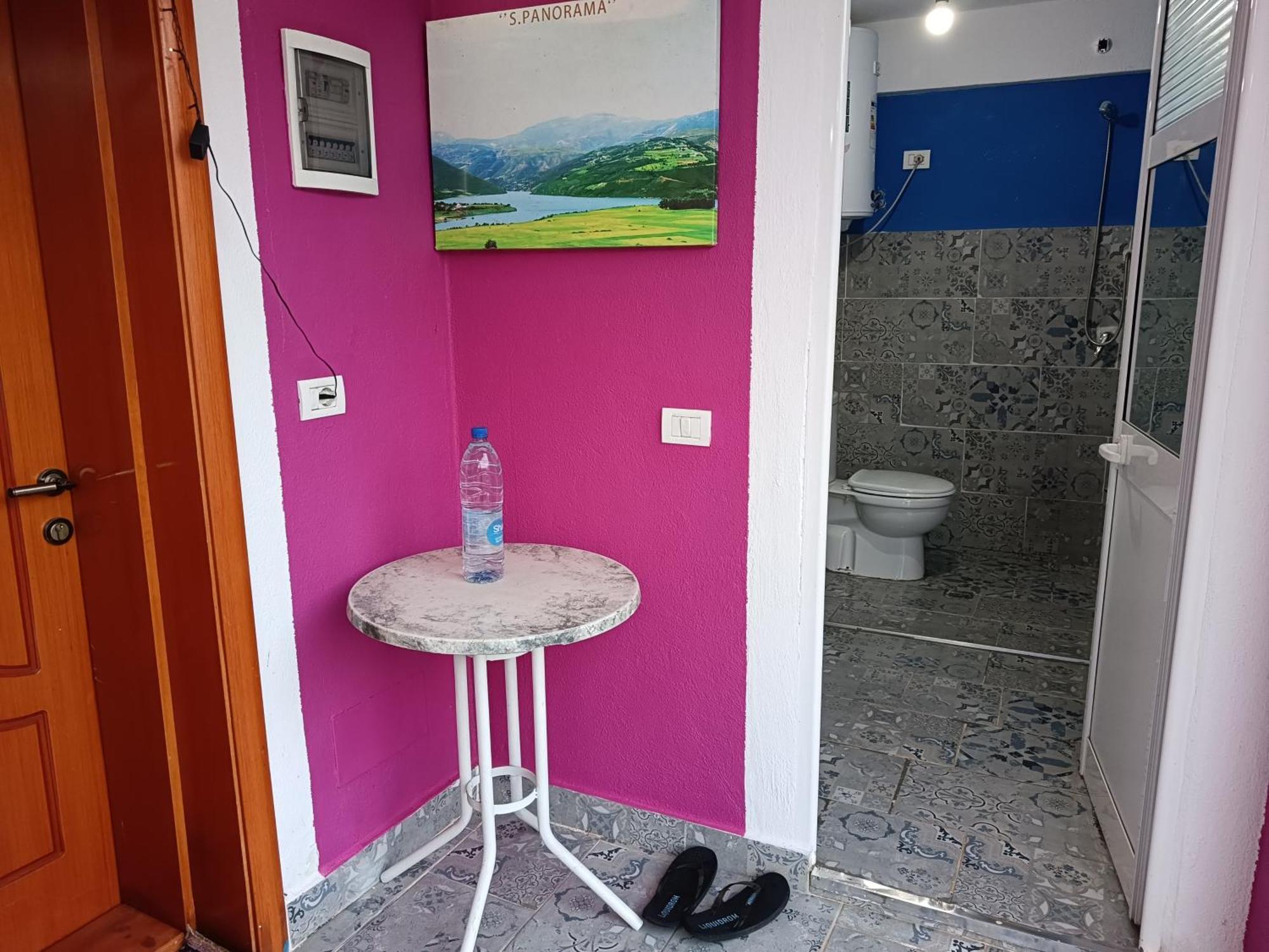 Superpanorama Guesthouse Kukes Habitación foto